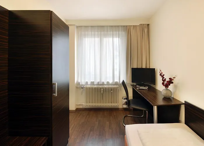 Fair Frankfurt - An Der Messe Отель 3*