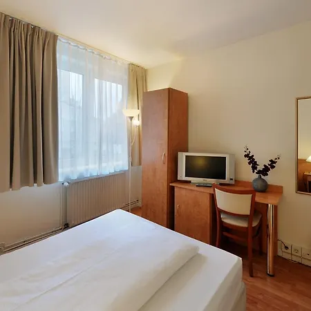 Fair Frankfurt - An Der Messe 3*